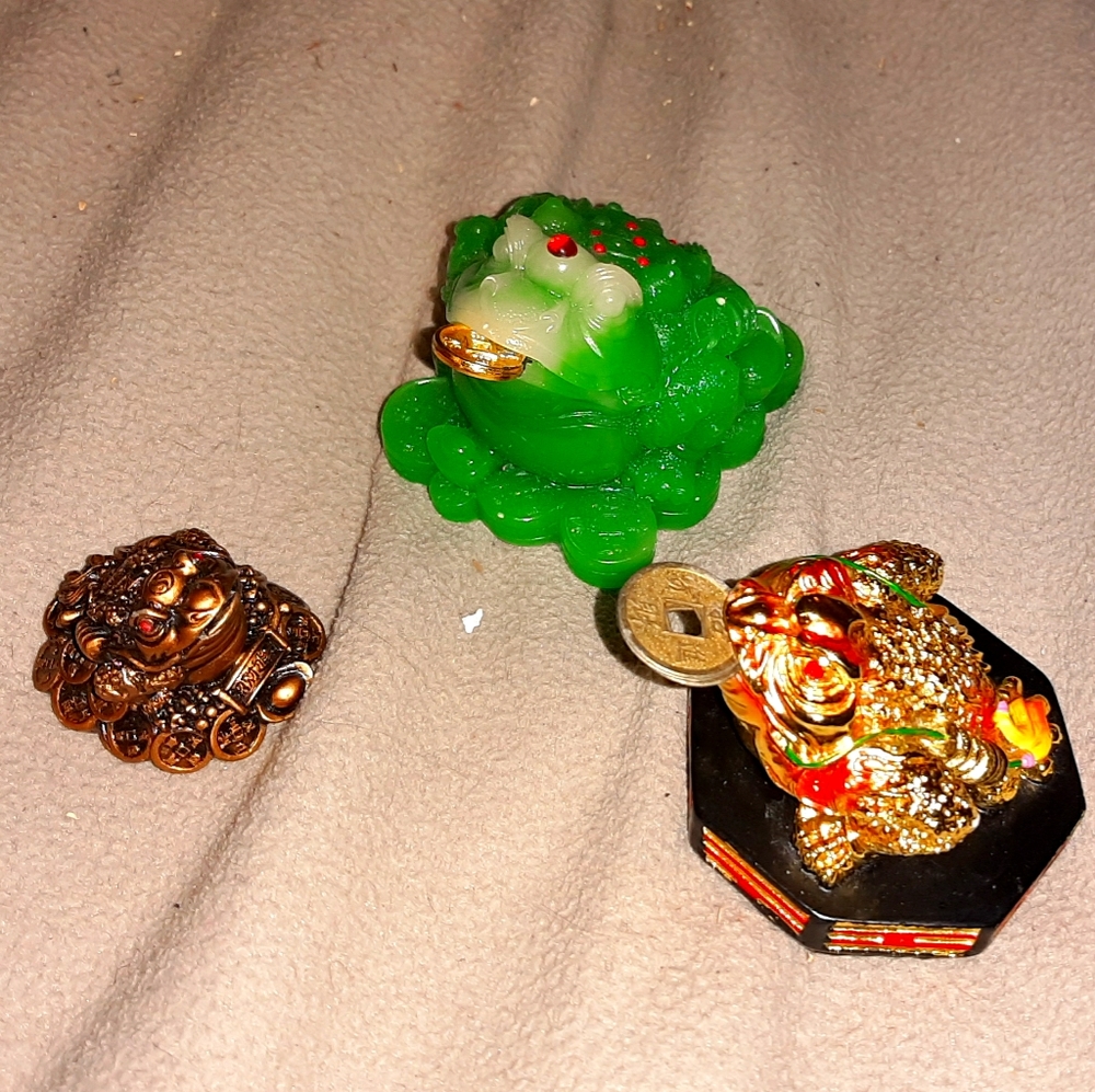 3 three legged toads Car decor